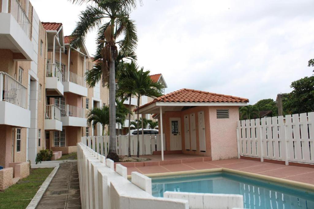 Finest Accommodation Marley Manor Apt # 513 Ground Floor 6 Marley Rd Kgn 6 Kingston Exterior photo